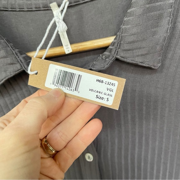 NWT Hello Nite Revolve Gray Ribbed Button Down Long Sleeve Top - Picture 4 of 7